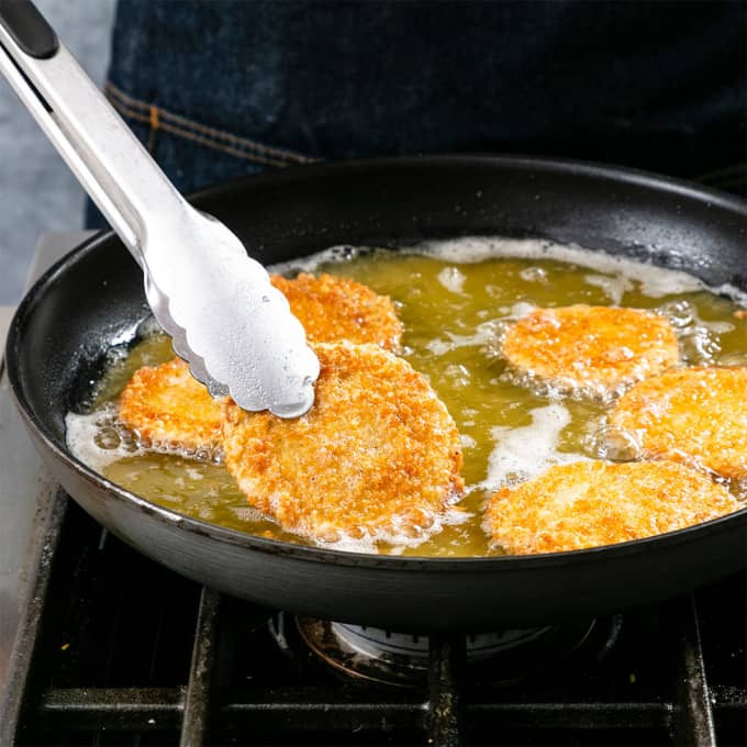Frying green tomatoes