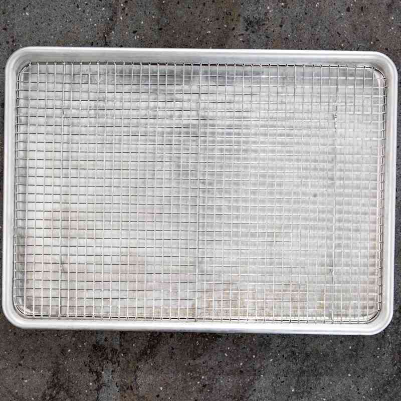 STP_BakingSheet_WireRack_02.jpg