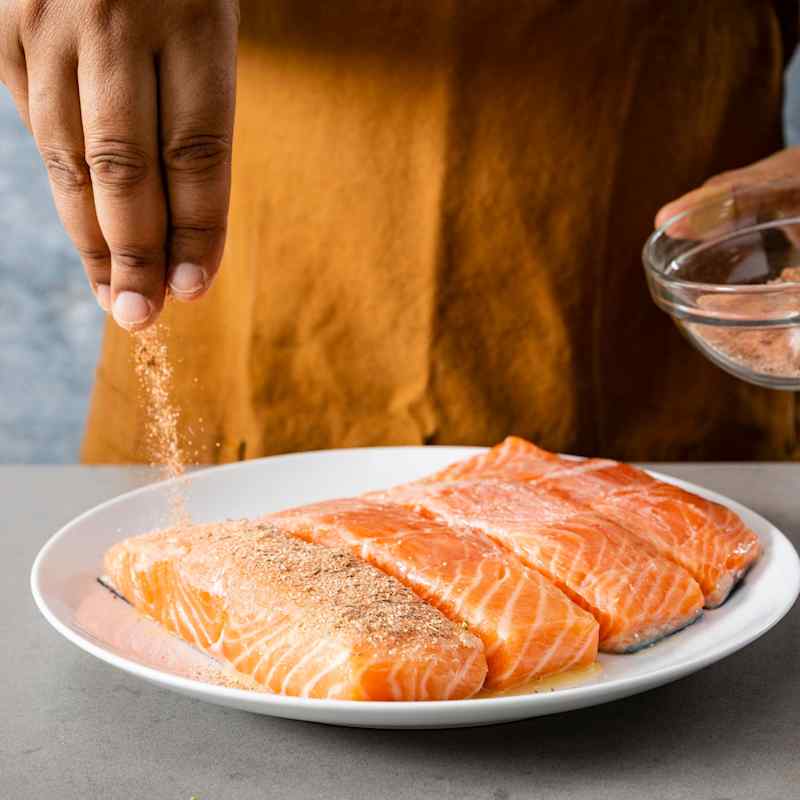 STP_BlackenedSalmon_SprinkleSpiceRub_013.jpg