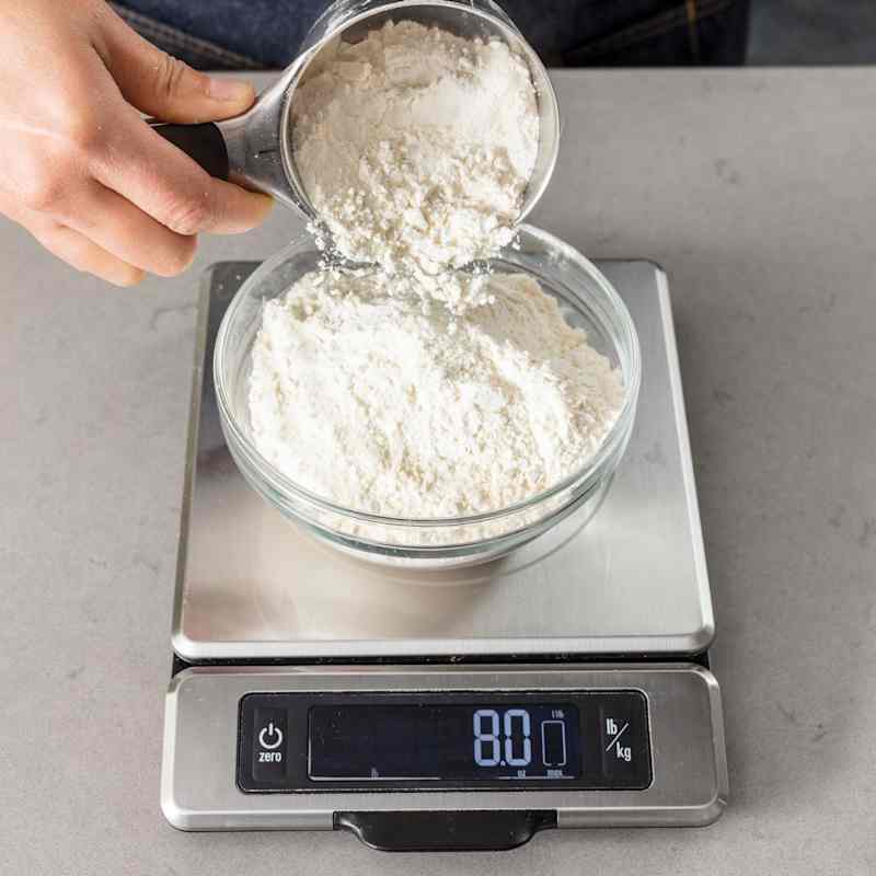STP_CookingClass_Pasta_WeighFlour_005.jpg