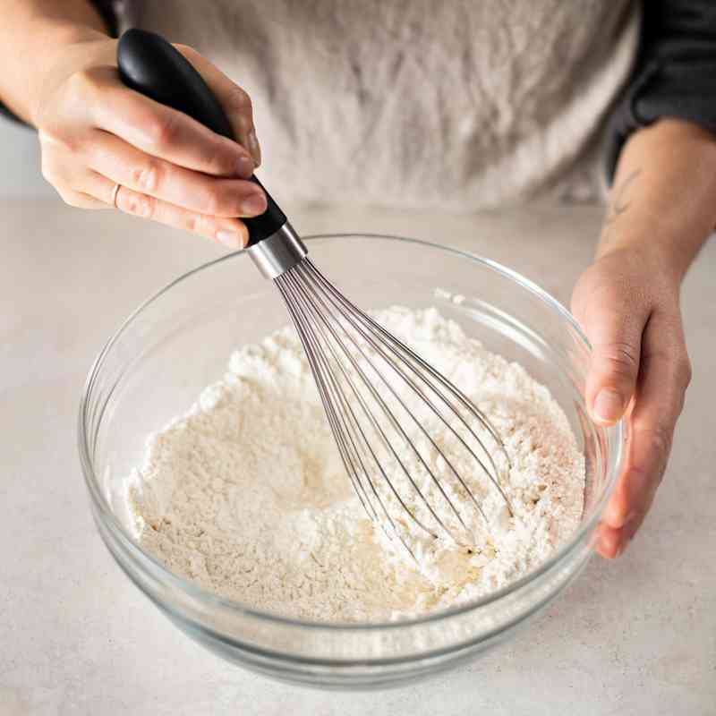 STP_EasyPancakes_WhiskDryIngredients_47.jpg