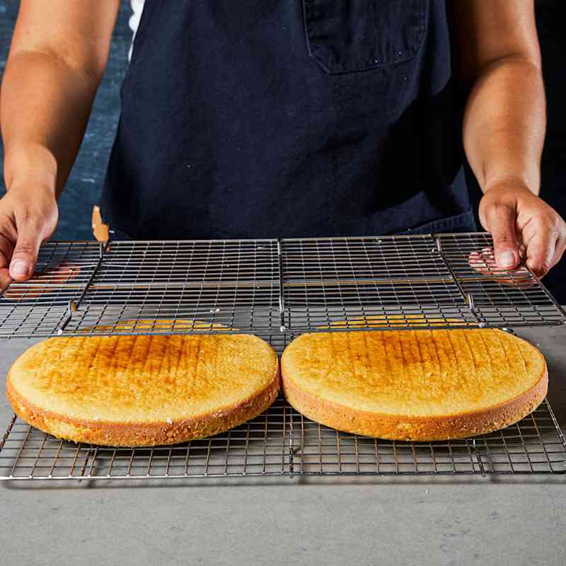 STP_Fluffy_Yellow_Layer_Cake_(Classic_Cakes_Course)-47963.jpg