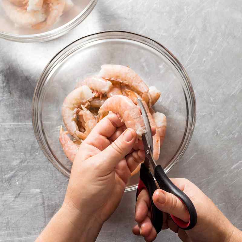 Prepping Shrimp for Cooking