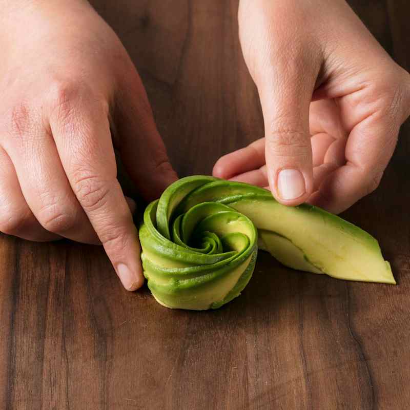 STP_MakingAvocadoRoses_SpiralAvocado_023.jpg
