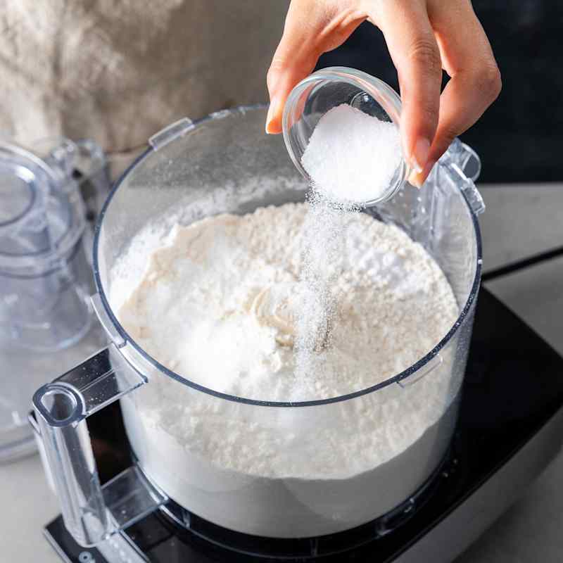 STP_TwoFatBiscuits_CombineDryIngredients_003.jpg