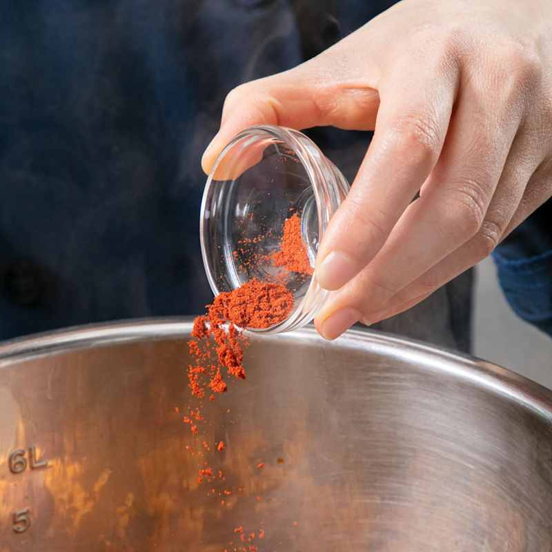 STP_Weeknight_Paella_AddPaprika_102.jpg