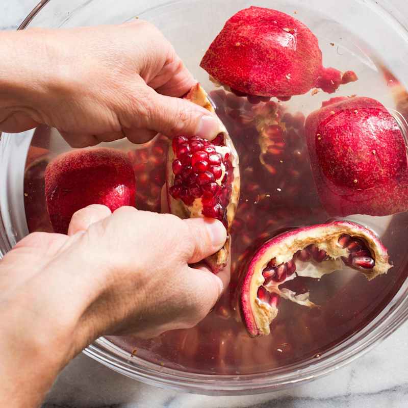 How to Prepare a Pomegranate