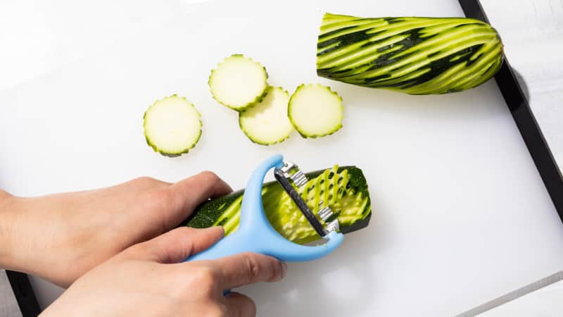 Choosing The Right Vegetable Peeler – Dalstrong