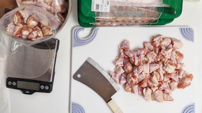 Why you shouldn't buy a plastic cutting board - CNET