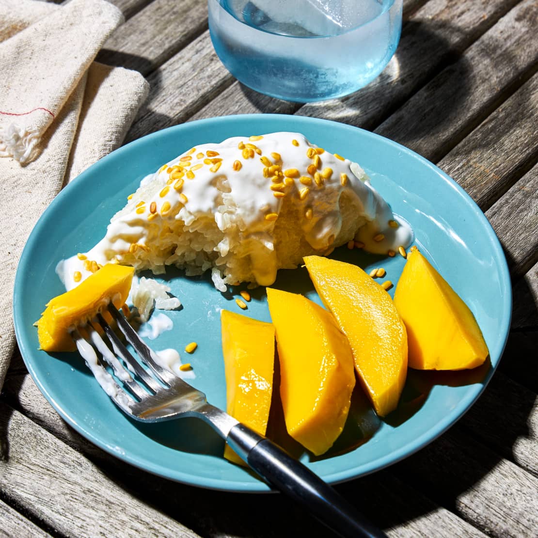 Khao Niaow Ma Muang (Sticky Rice with Mango)