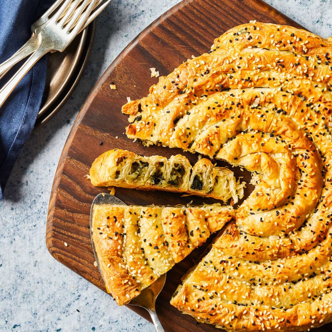 Kol Böreği (Spiraled Spinach and Cheese Pastry)