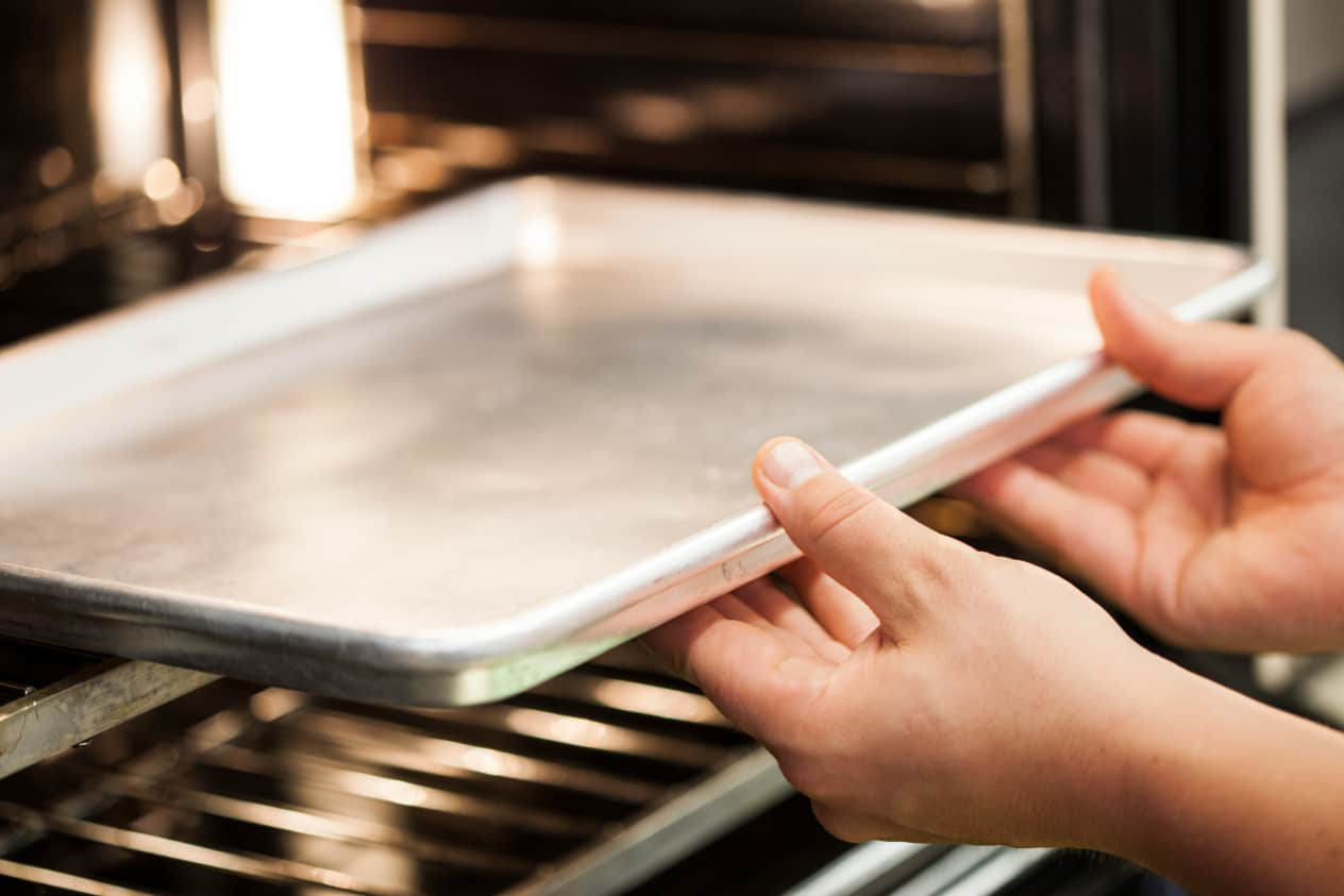 Why Do Pans & Baking Sheets Warp? (How to Unwarp) - Prudent Reviews