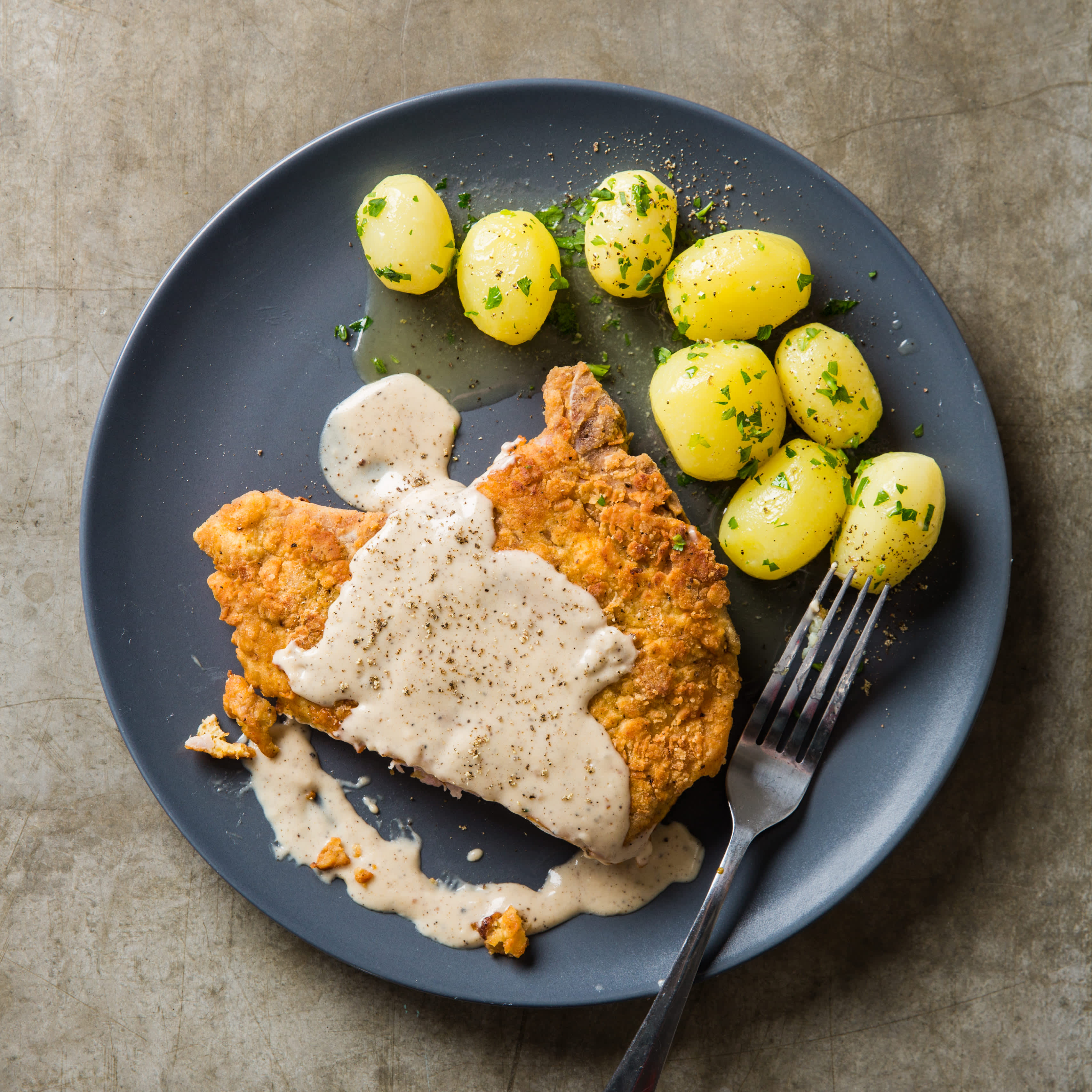 Pan-Fried Pork Chops with Milk Gravy