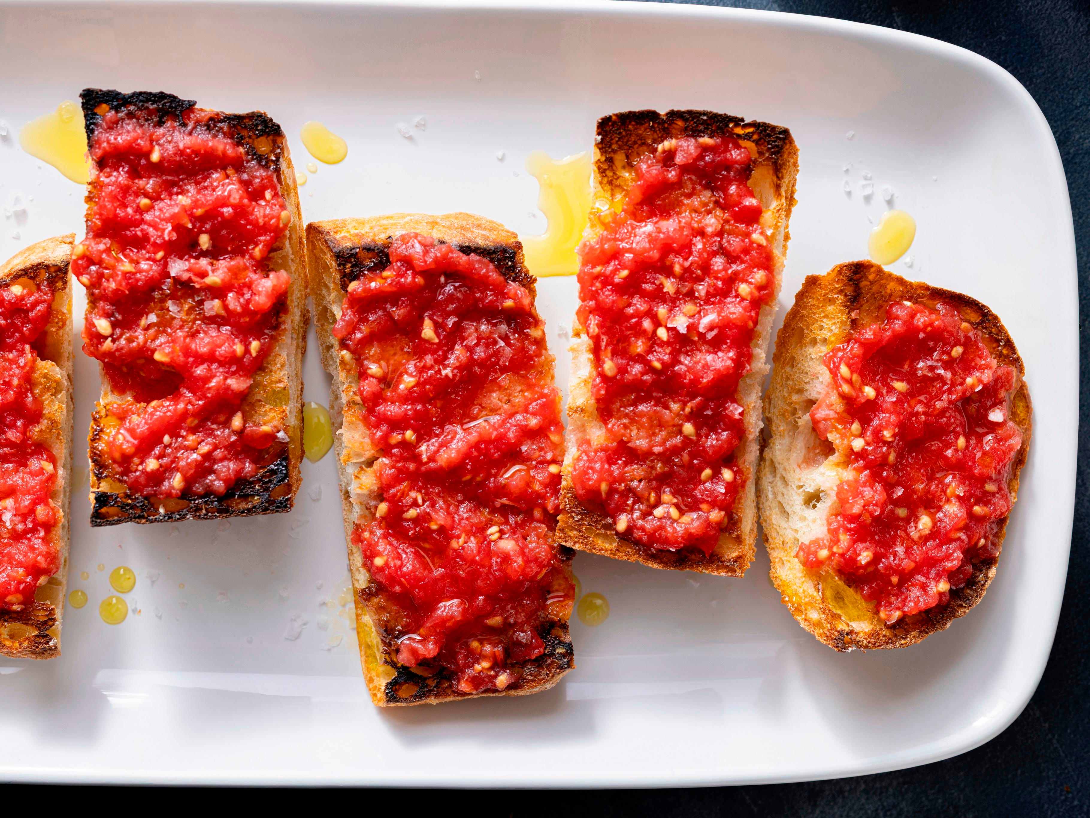 Pa Amb Tomàquet (Catalan Tomato Bread)