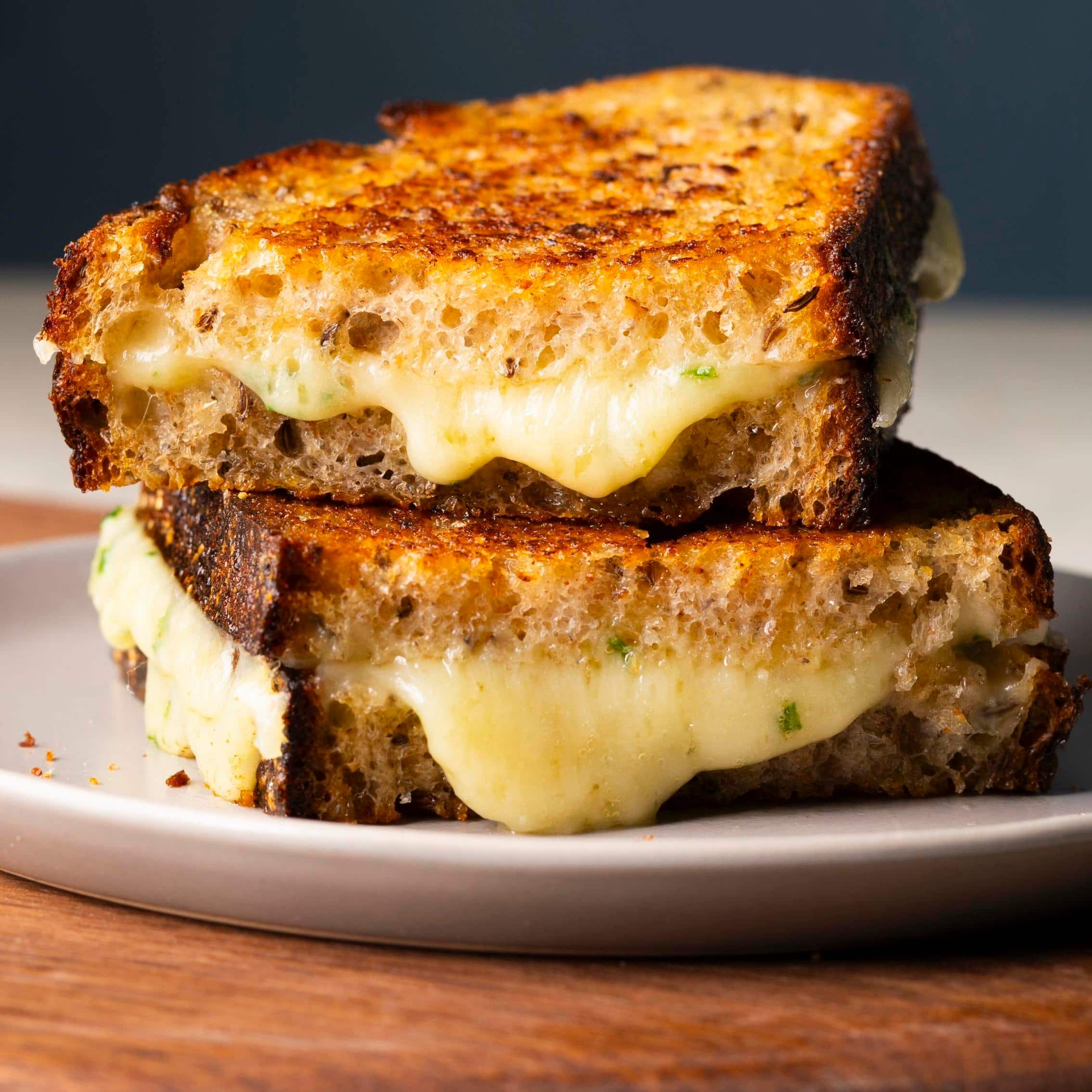 7522 Grown Up Grilled Cheese Sandwiches With Gruyere And Chives
