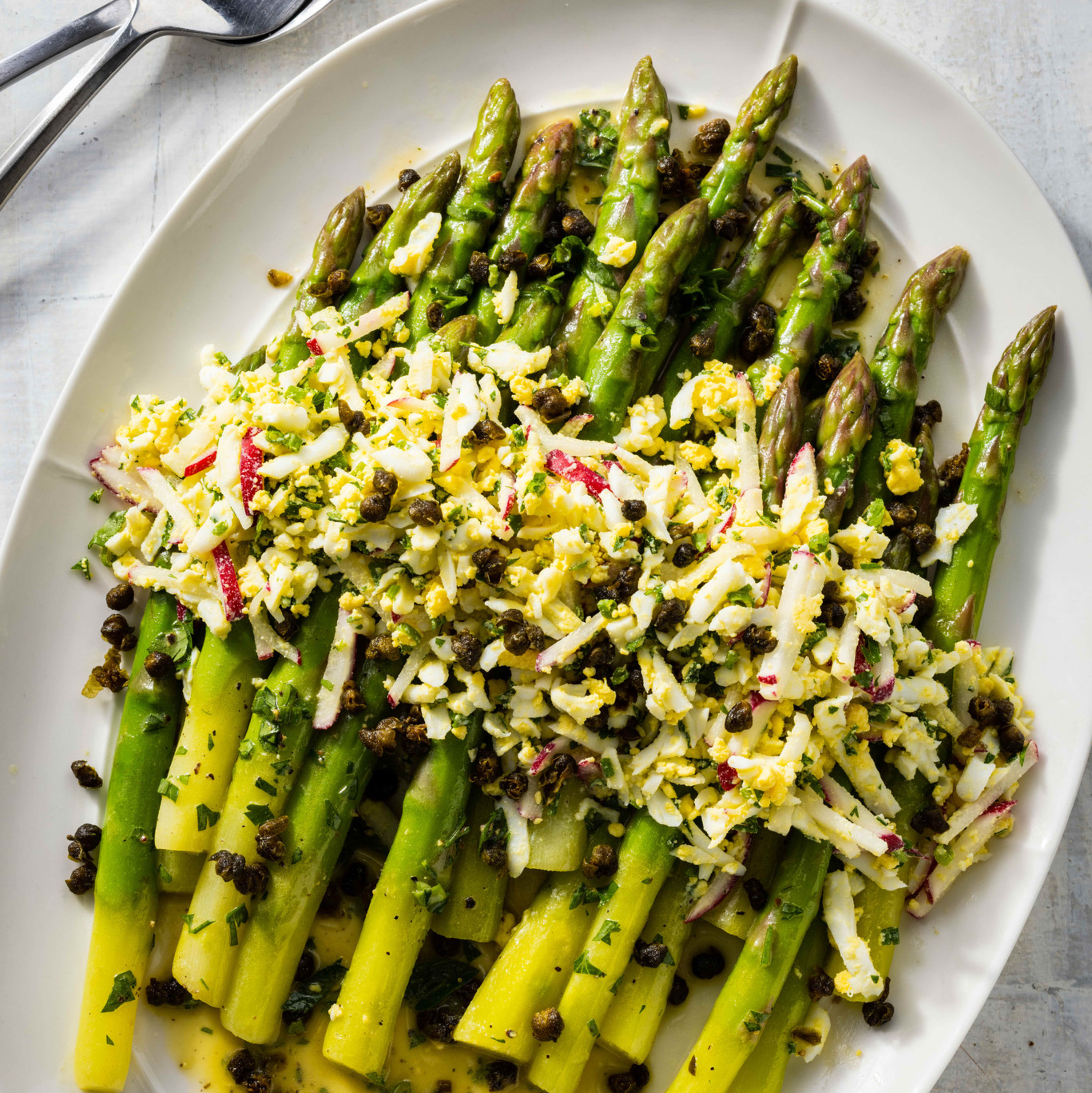 Asparagus Mimosa with Crispy Capers