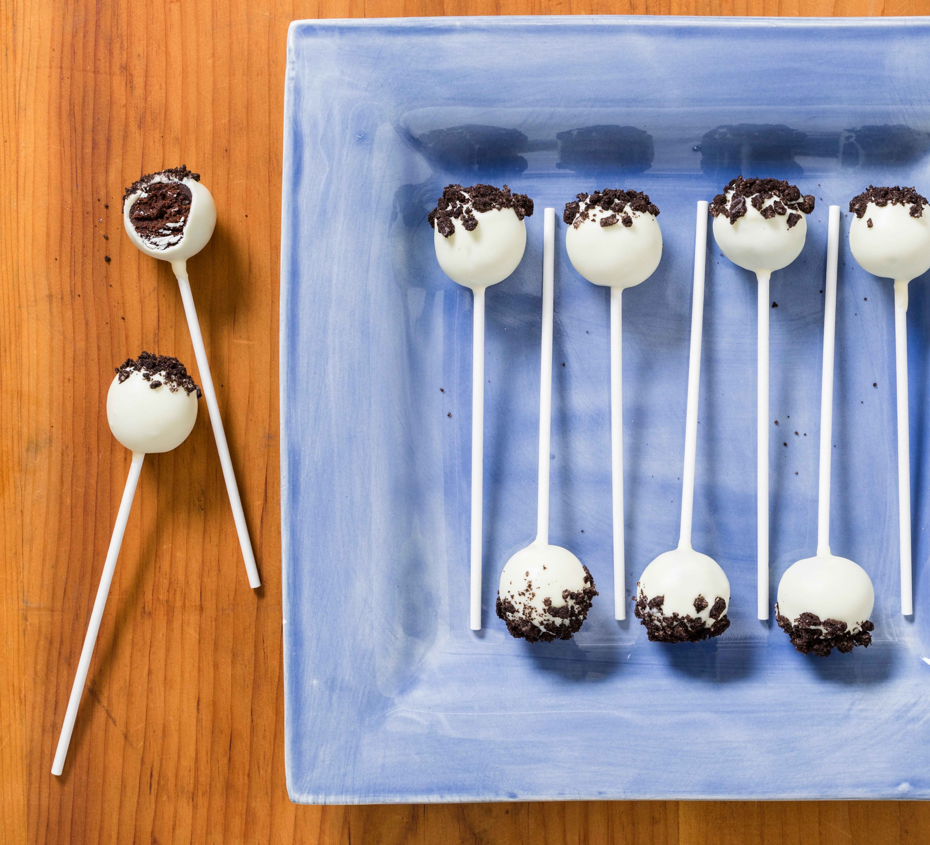 Cookies and Cream Cake Pops