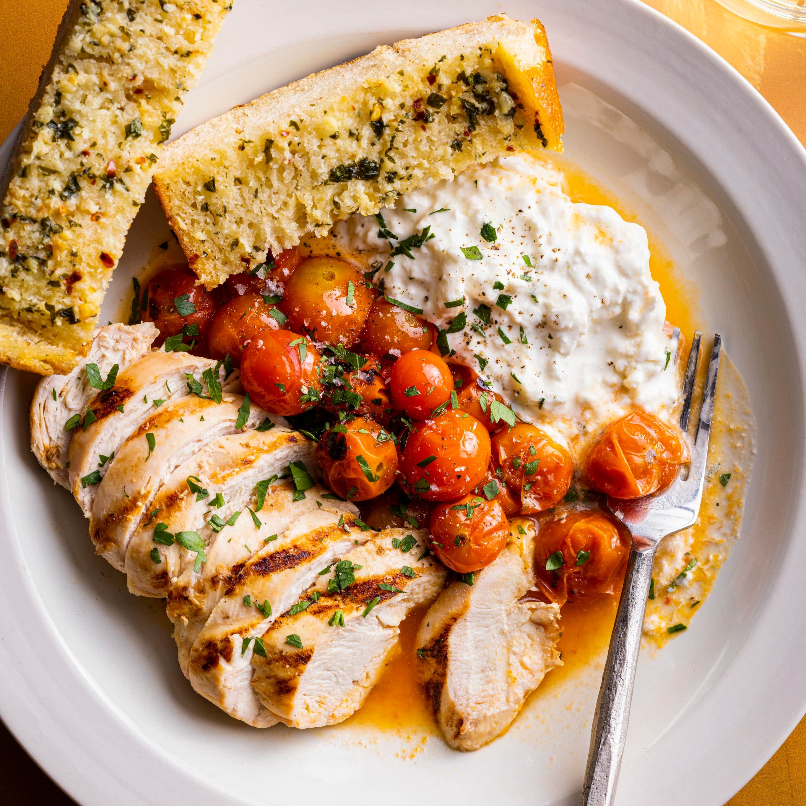 Grilled Chicken and Cherry Tomatoes with Garlic Bread