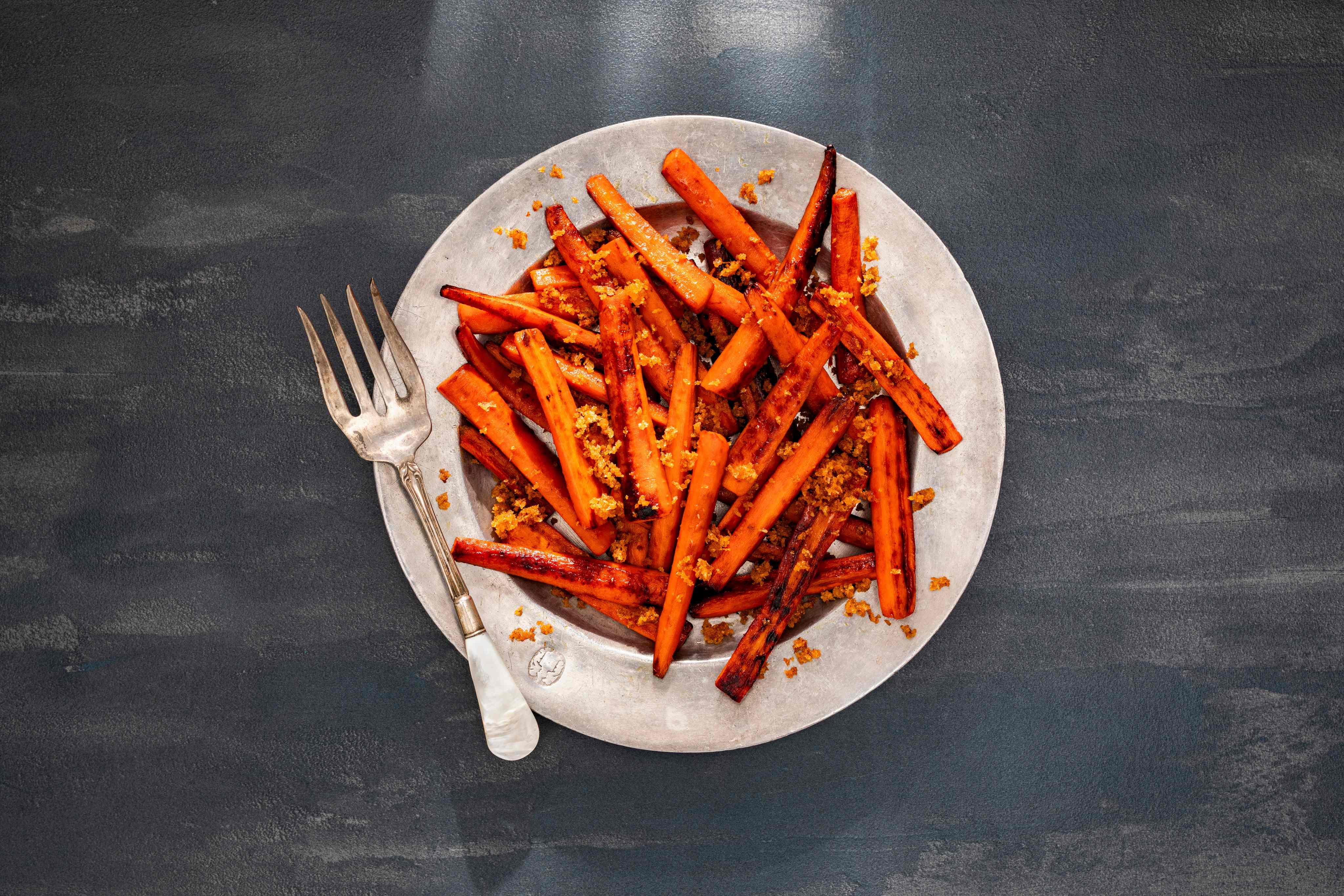 Skillet-Roasted Carrots with Spicy Maple Bread Crumbs