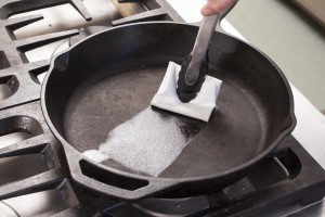 How To Cleaning And Seasoning A Cast Iron Skillet Cook It In