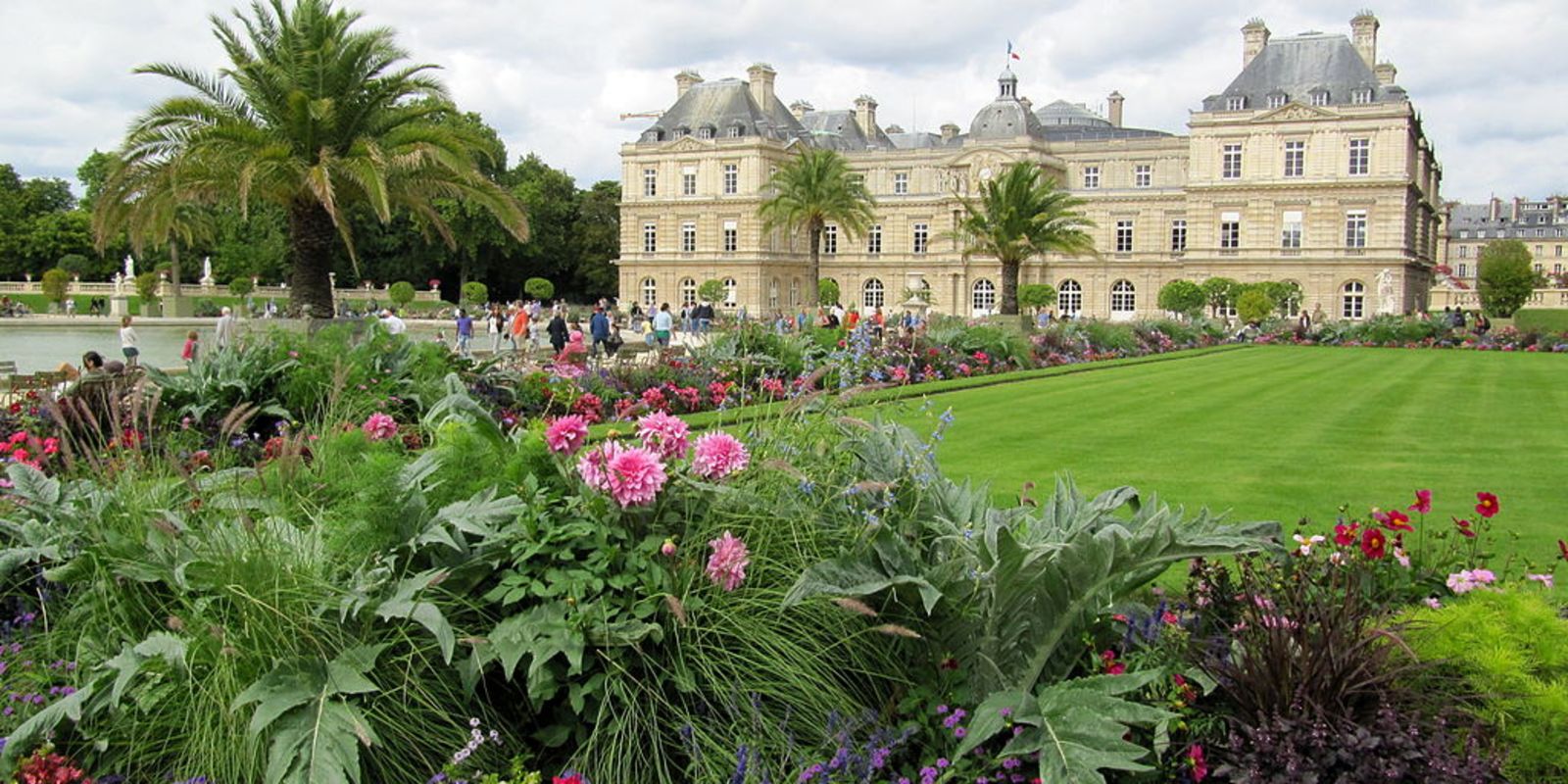 Treat yourself with a mystery walk from the Luxembourg to the Tuileries