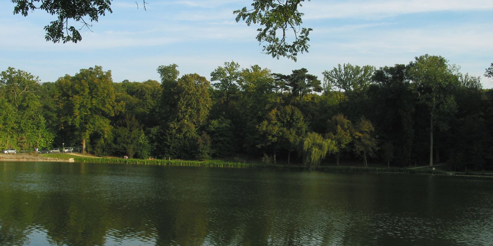 Fausses-Reposes but genuine charm at the forest less than 10km from Paris