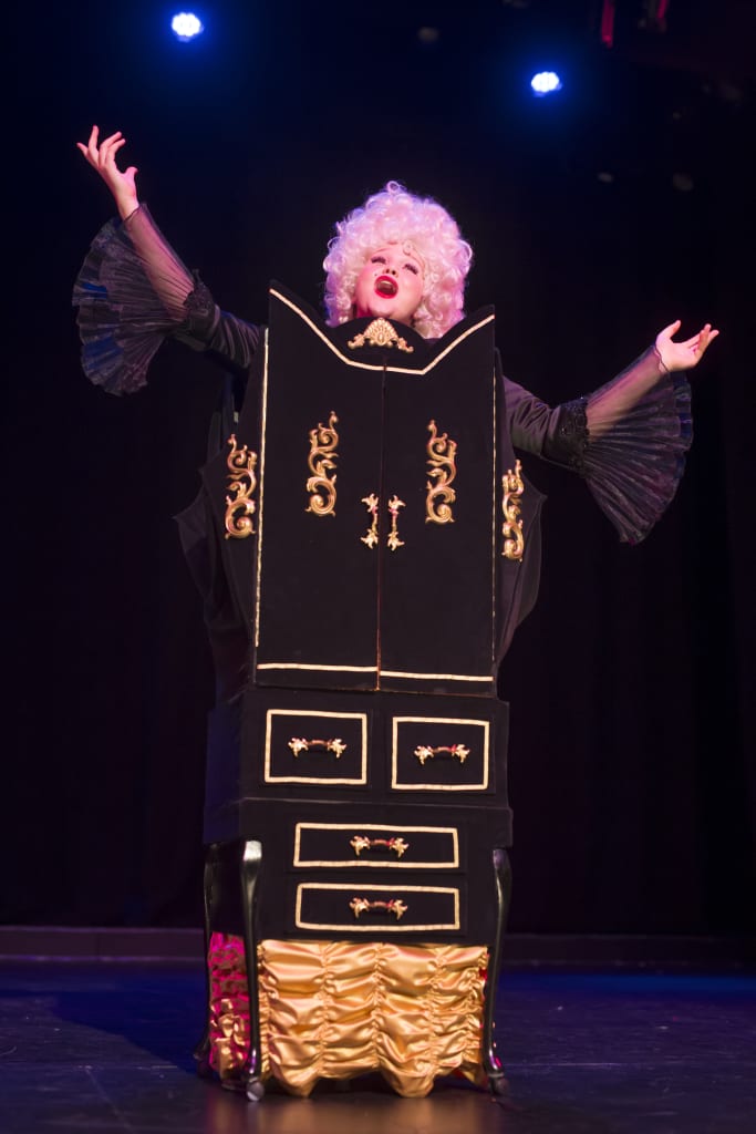 Madame De La Grande Bouche V1