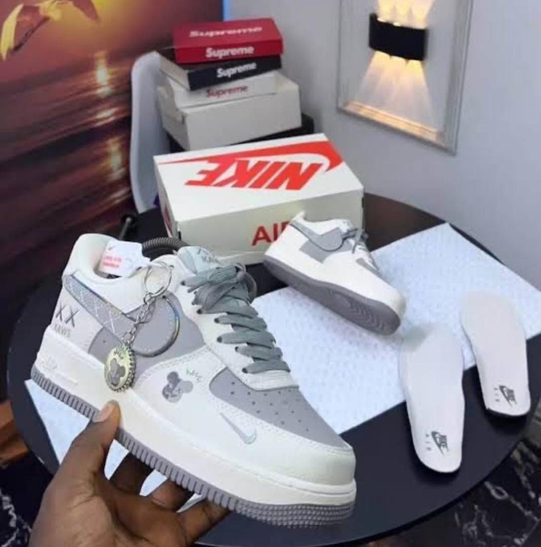 Men's Classic Low-Top Sneakers
