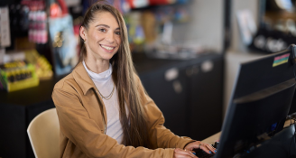 Job image for מנהלי.ות משמרת למועדוני הולמס פלייס!