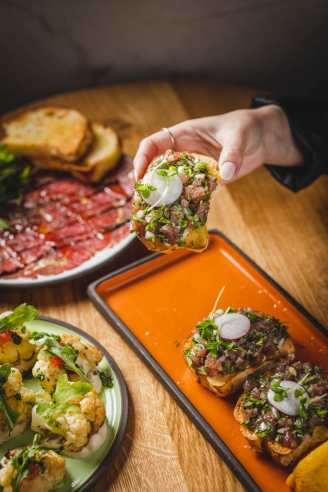 Job image for שכר שעתי גבוה!! אחמ"שים ומלצרים/ות למסעדת סיגנצ'ר