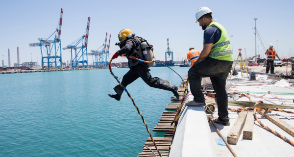 צוות עבודות ריתוך תת-מימיות בנמל אשדוד!