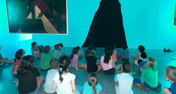 מדריכים חברתיים להדרכה בקייטנות האיכותיות שלנו.