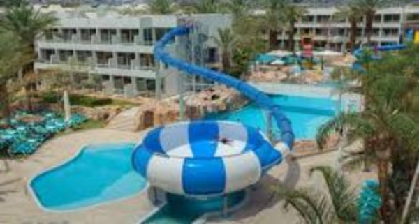 מגורים חינם! צוות בידור רשת מלונות פאתל! 