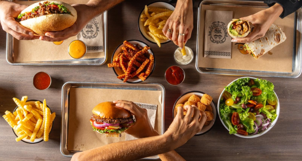 עובדים למגוון תפקידים למסעדת קומל 