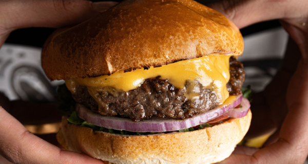 דרושים עובדי דלפק להמבורגריית "המוסד" 🍔