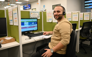 תמונה של נציג/ת שירות לקוחות עם שילוב עבודה מהבית