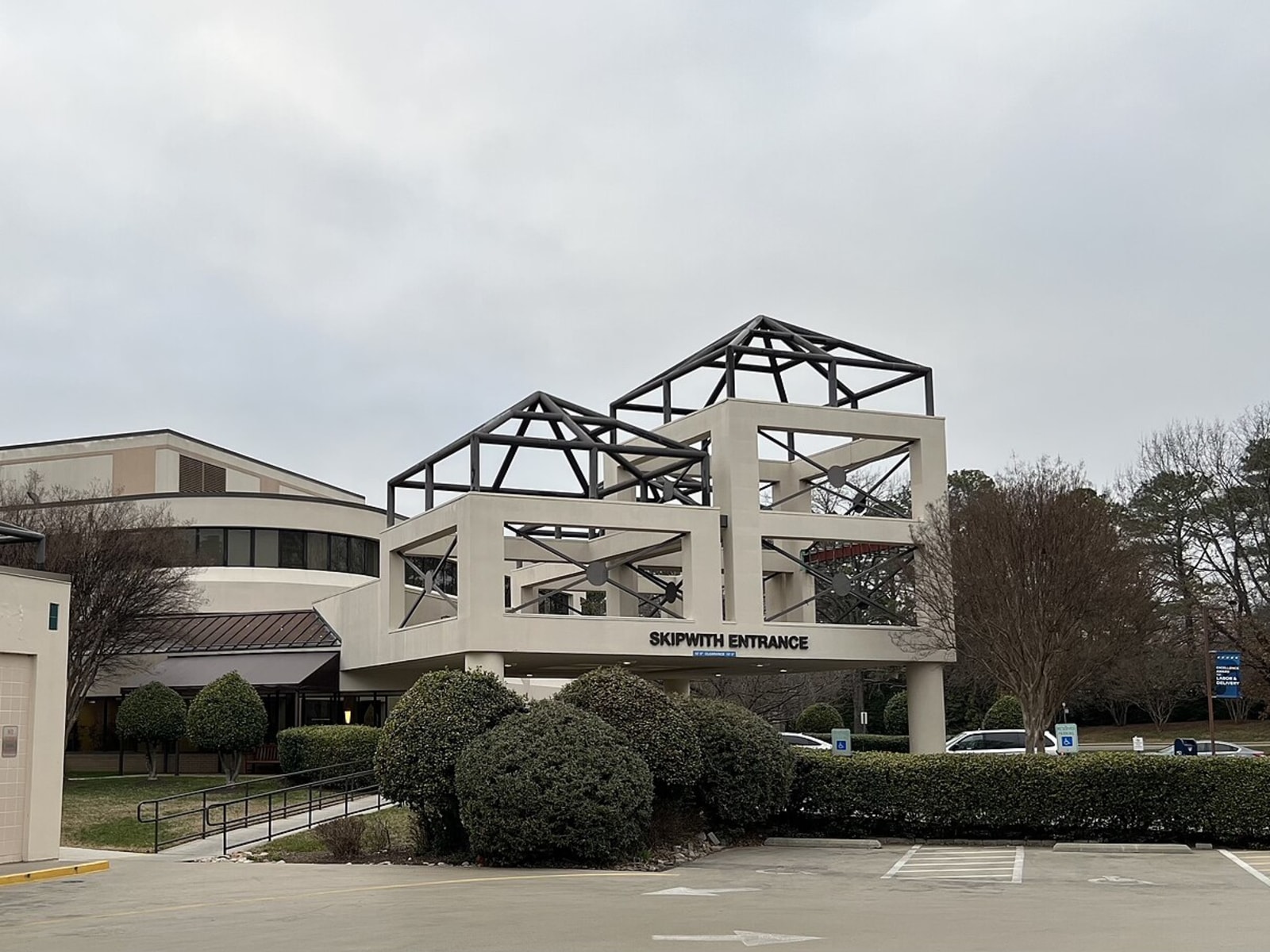 Henrico Doctors' Hospital workplace