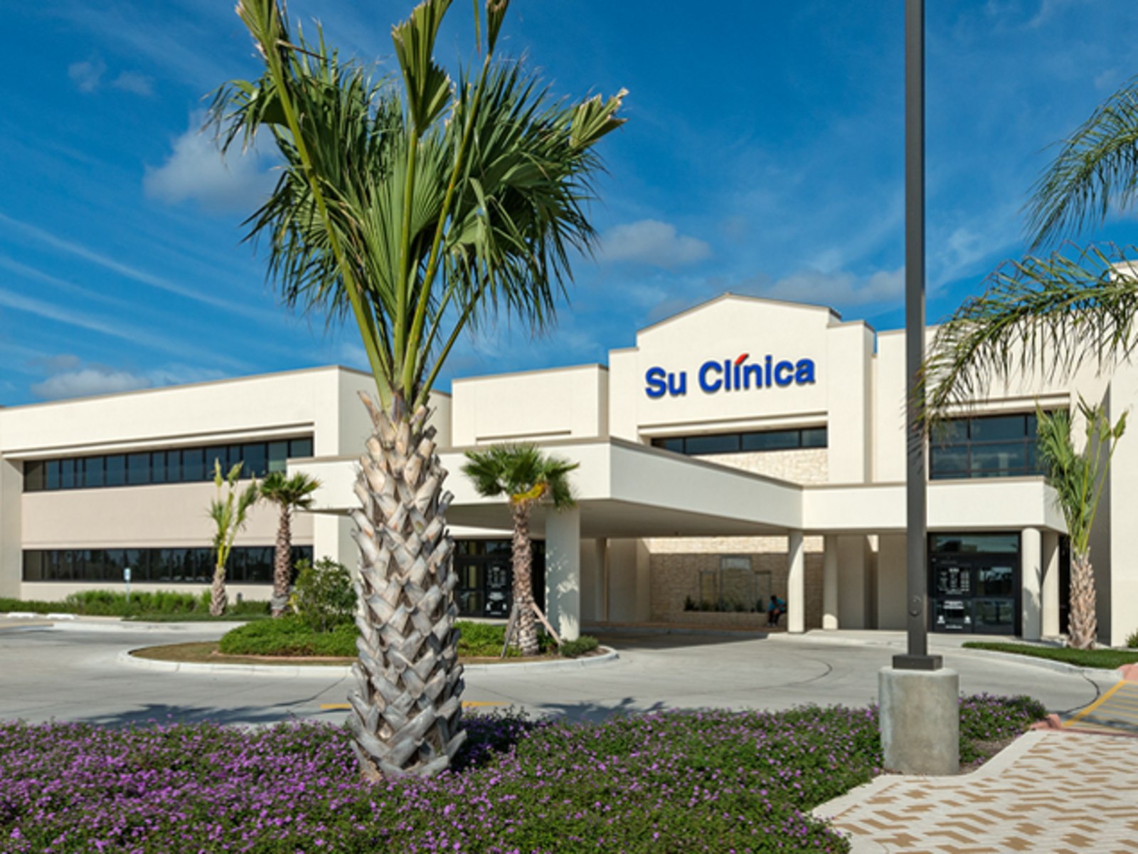 SU Clinica Familiar workplace