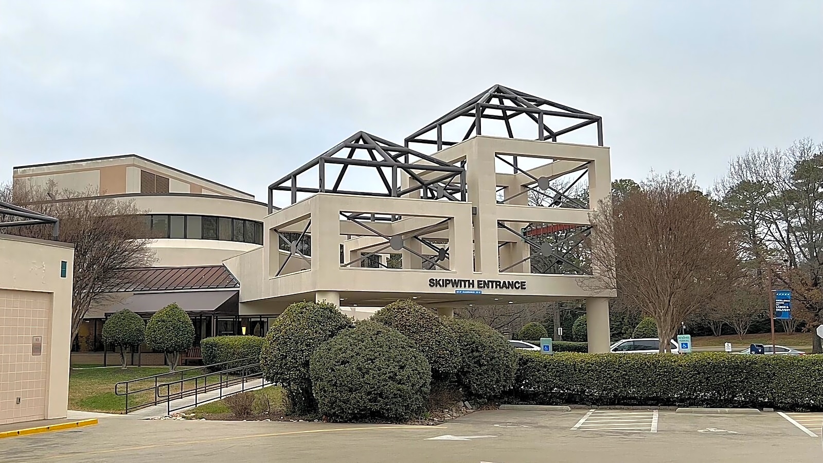 Henrico Doctors' Hospital workplace