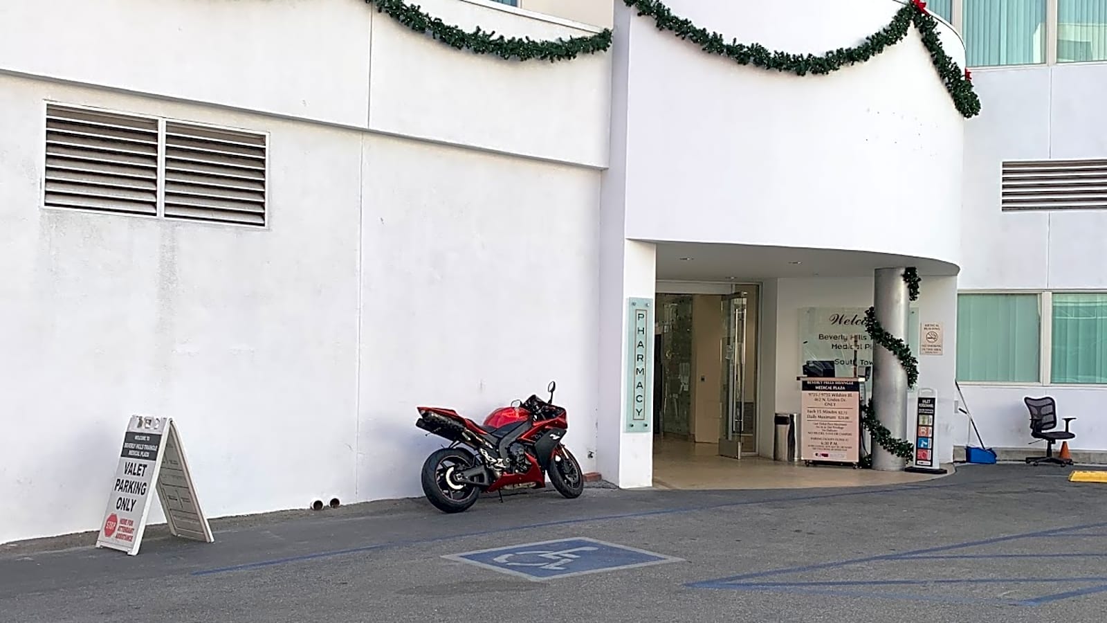 Linden Crest & 90210 Surgery Medical Ambulatory Surgery Centers workplace