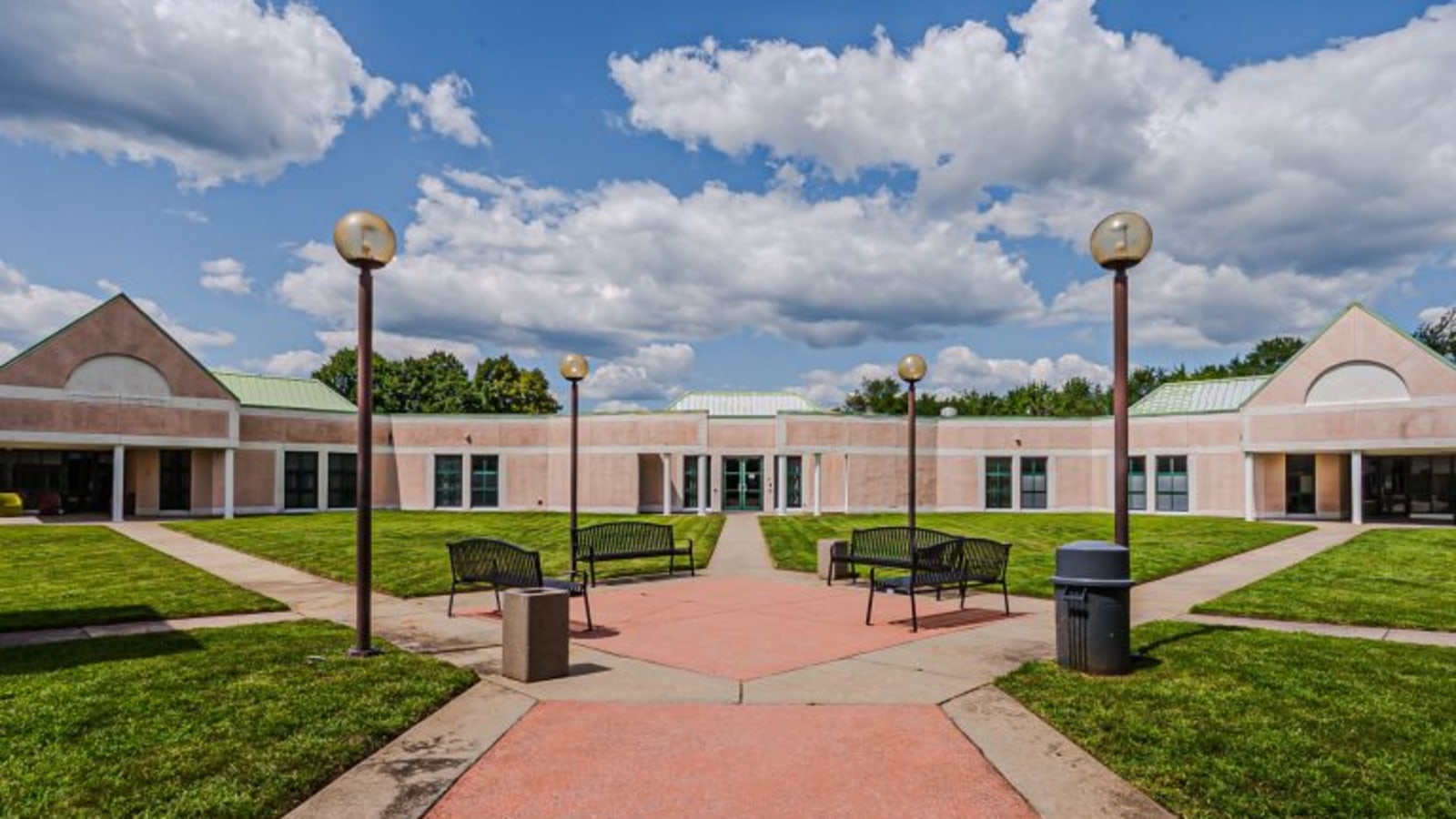 MeadowWood Behavioral Health Hospital workplace
