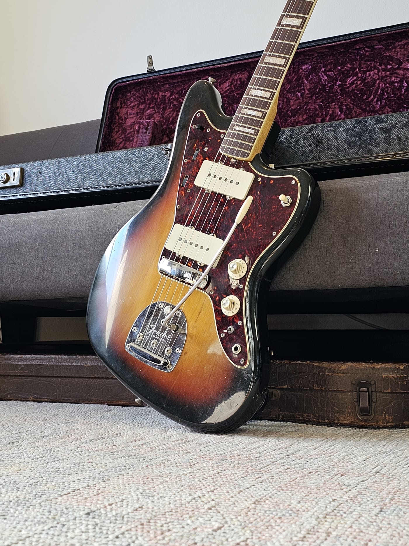 Joel's Vintage Guitars Fender Jazzmaster 1968 Sunburst Block Inlays w