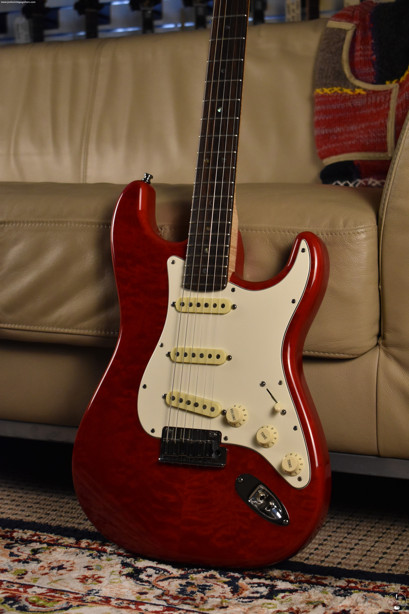 Fender Stratocaster Deluxeシリーズレッド 23nNn7euQEMJzfaYC4RJfYyKpw8.jpg