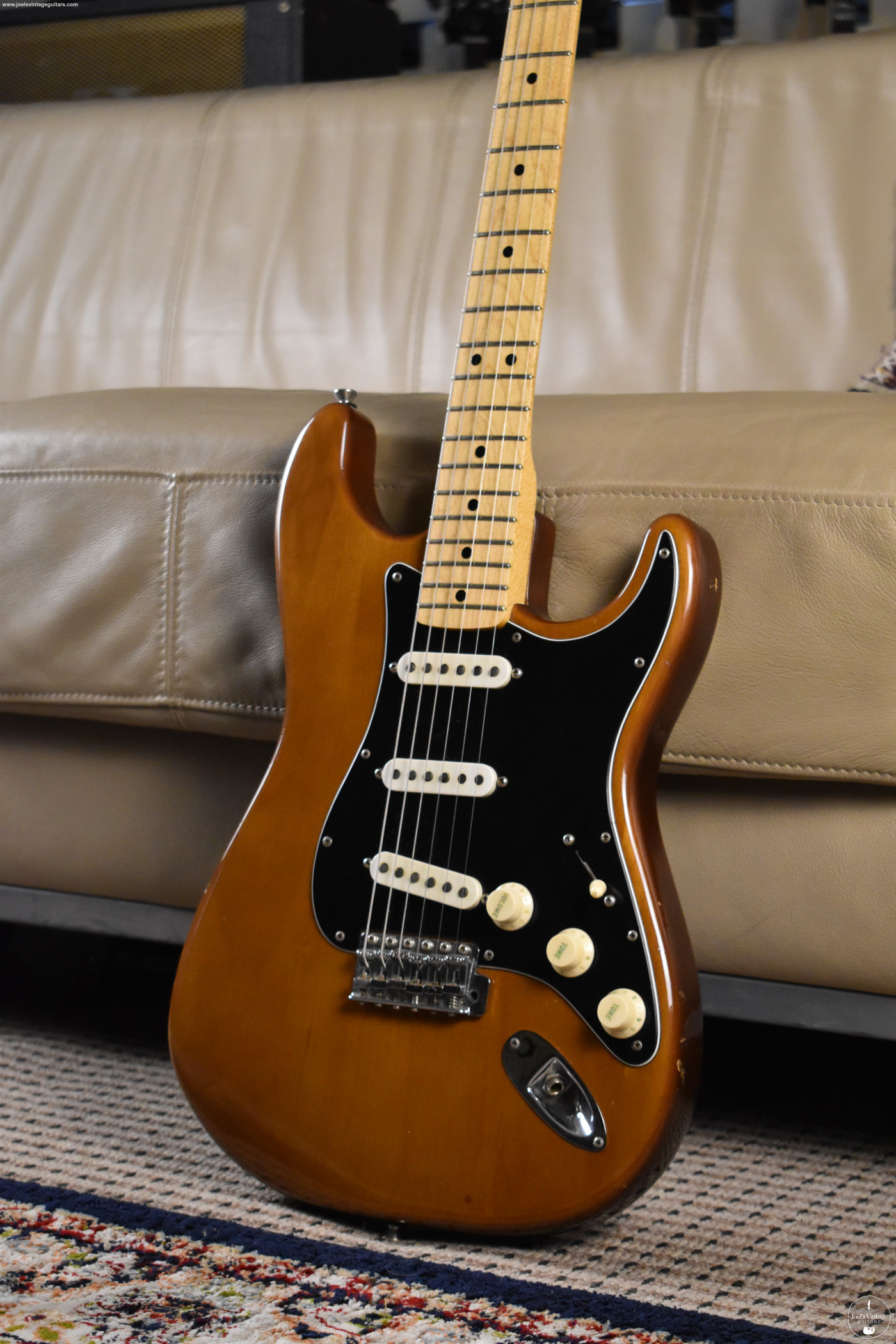 Joel's Vintage Guitars | Fender Stratocaster 1973 Mocha w Black