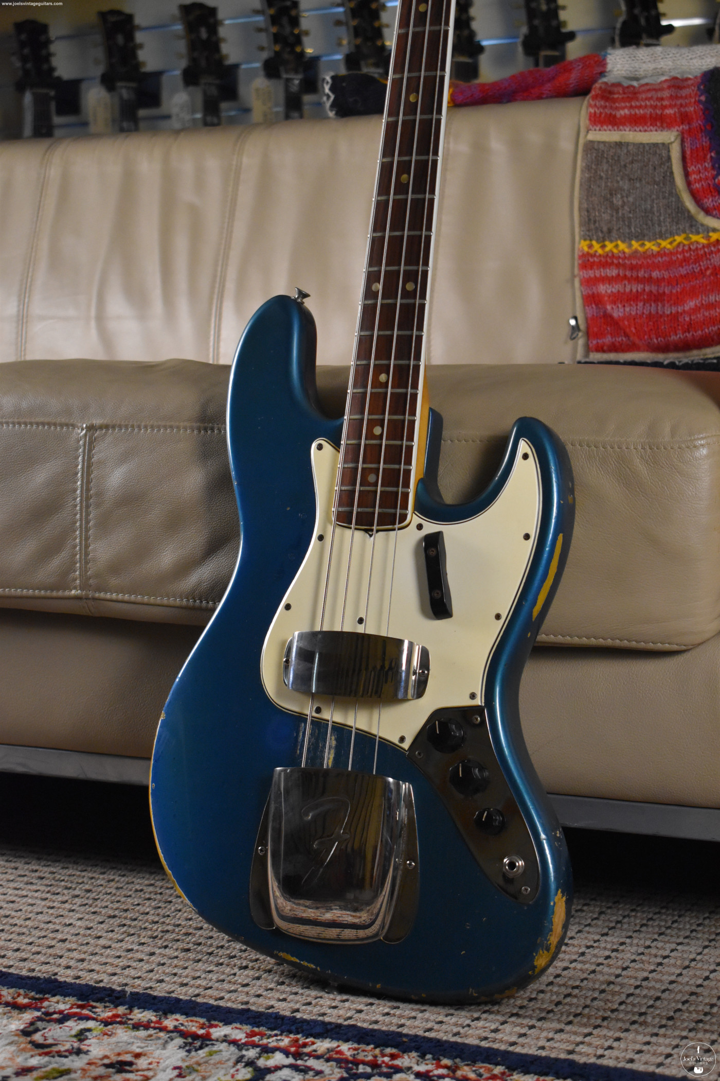 Joel's Vintage Guitars | Fender Jazz Bass 1966 Lake Placid Blue