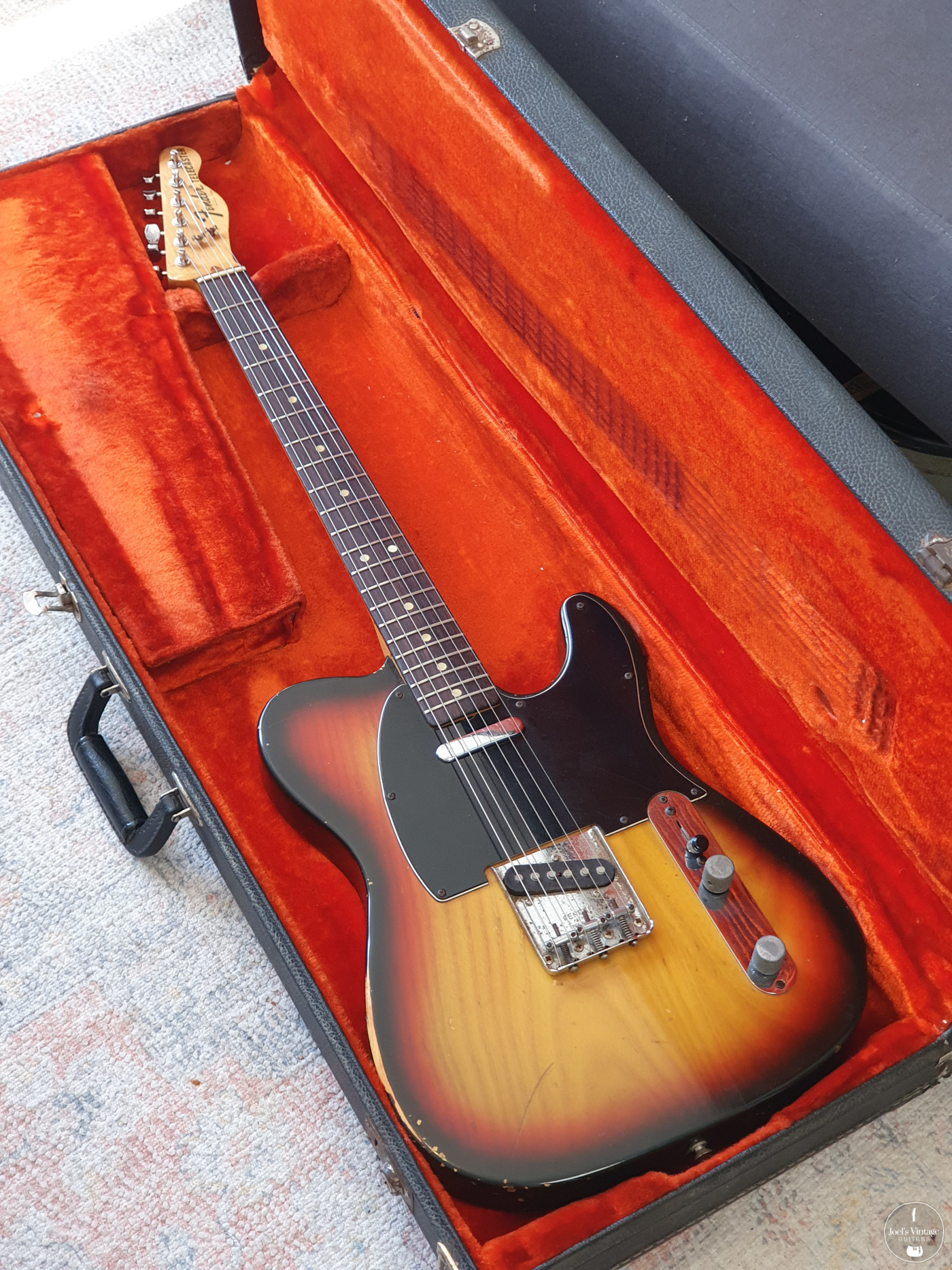 Joel's Vintage Guitars | Fender Telecaster 1976 Sunburst w Ash Body