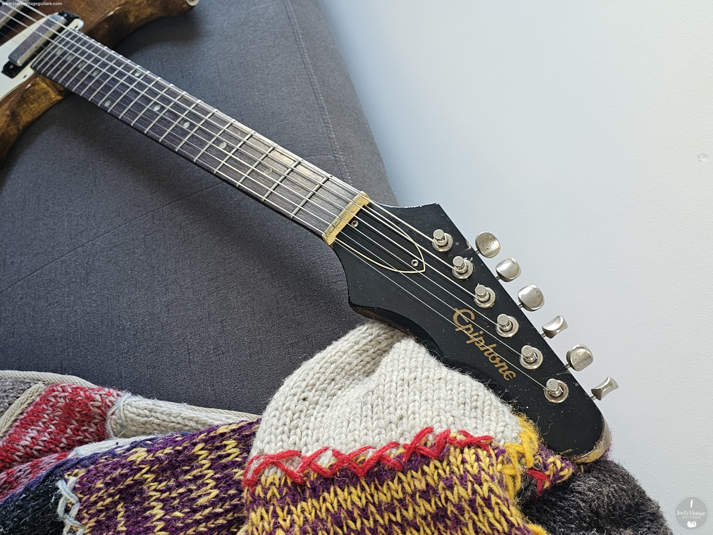 Joel's Vintage Guitars | Epiphone Wilshire 1965 Red Fox