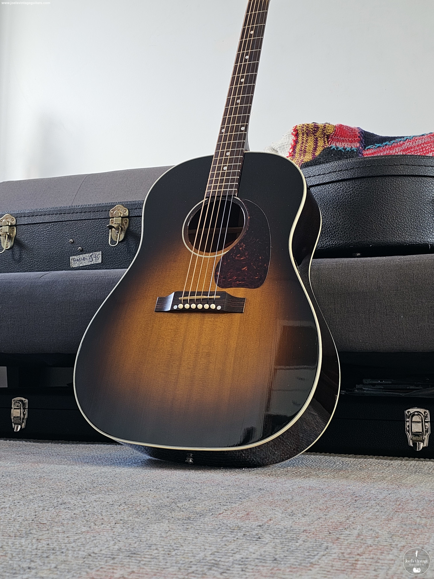 Joel's Vintage Guitars | Gibson J45 2001 Sunburst