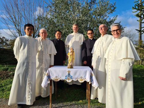 Un retable pour la Vierge miraculeuse de l'Abbaye ND de Beauchêne !