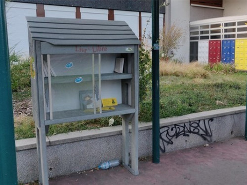 Boîtes à lire : mise à disposition de livres pour les enfants défavorisés